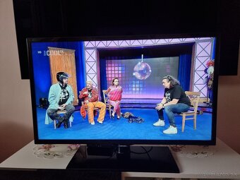 Predám LED TV SAMSUNG UE32F4000AW HD ready - 3