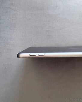 Tablet Apple iPad 10.2 (2021) Wi-Fi 64GB - kozmicky sivý - 3