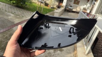 Predám krytky spätných zrkadiel VW Golf 8 - 3