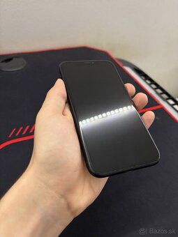 Apple iPhone XR 128GB - Black - 3