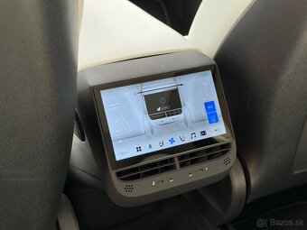 Zadny displej Tesla Model 3/Y - 3