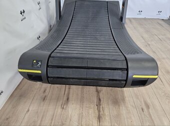 Bežecký pás Technogym Skillmill - 3