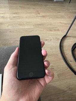 Apple iPhone SE 2020 64GB Black - 3