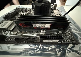 Asus Prime Z490M-Plus + Intel Core i5-10600KF + 32GB DDR4 - 3