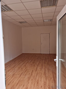 Priestor pre Vaše podnikanie v centre Senca - 3