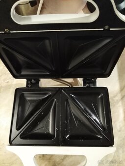 Sendvičovač Toustovač Hriankovač EBD K 203 750W - 3