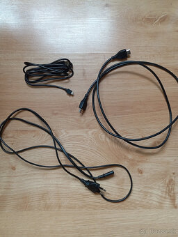 Predám PlayStation 4 Slim s ovladačom. - 3