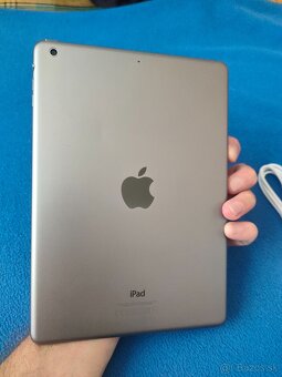 Apple iPad Air 32GB - 3