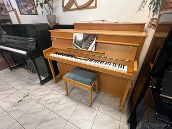 Anglická Yamaha P110N v záruce, včetně klavírní židle. - 3