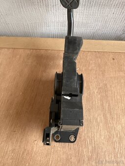 plynovy pedal - 3
