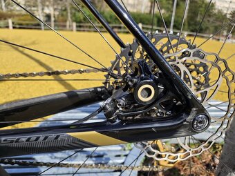 ultra lahky Scott scale RC 900 sl 8.3kg s pedalmi - 3