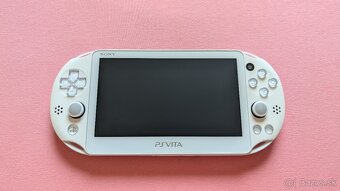 PS Vita 2000 white - 3