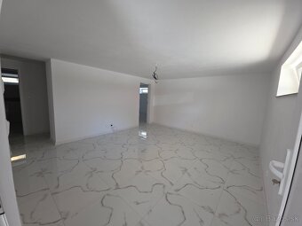 NA PREDAJ 2 IZBOVÝ BYT S PARKOVANÍM BRATISLAVA - 3