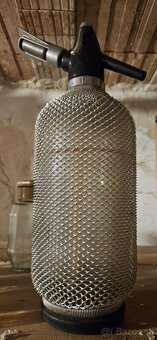 Stare predmety - sudok, vedro, sodovka, vrtacka, brana - 3