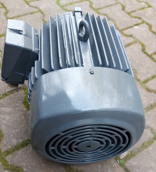 Motor 4kW 960ot/min - 3