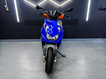 Yamaha Aerox 100 2T Rossi replica - 3