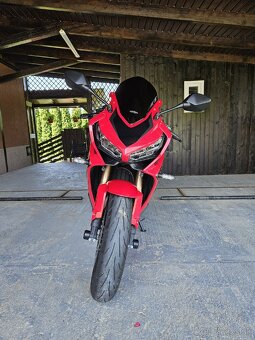 Honda cbr650r - 3