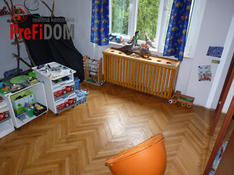 PREDAJ priestranný 6 izbový rodinný dom v meste Šurany. - 3