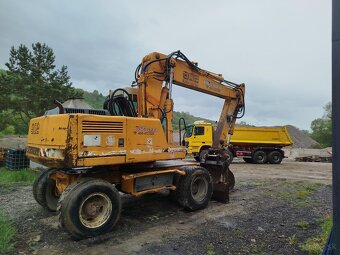 Liebherr A902 - 3