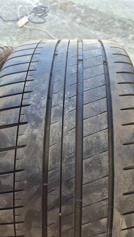 275/30R20 - 3