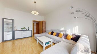 Priestranný 4-izbový byt s vysokými stropmi, vlastnou záhrad - 3
