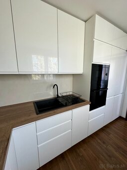 Nadštandardný ZARIADENÝ 2 izbový byt v úplnom centre Nitry - 3