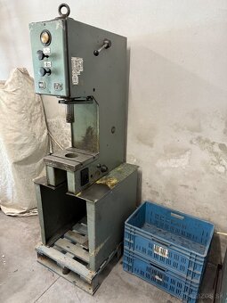 Hydraulický lis PYTE 3.15 - 3