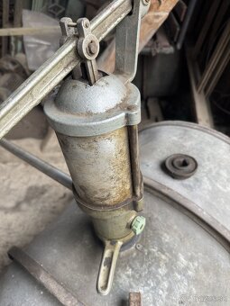 Sudy na naftu + pumpa - 3