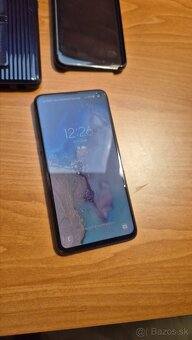 Samsung Galaxy S10e - 3