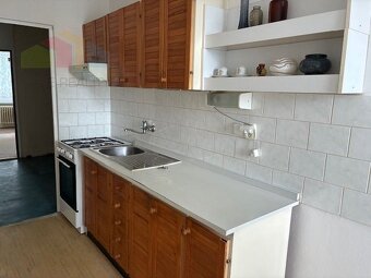 Predám 2 izbový byt Dubnica nad Váhom, pod Kaštieľom - 3
