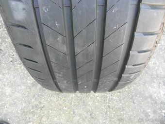 245/40 R18 - 3
