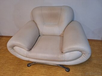 Dobrý deň predám sedaciu súpravu 3+2+1. - 3