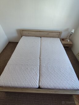 Manželská posteľ s nočným stolíkom - 3