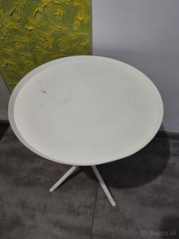 Stolík biely - 3