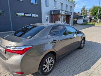 Toyota Corolla sedan, hnedo-šedá metalíza - 3