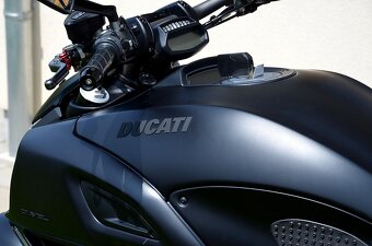 Ducati Diavel carbon 1200 2015 - 3