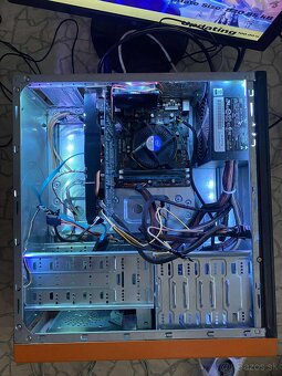 Predám starší herný pc i5 8 gb ram ssd 240 gb 1 gb gpu - 3