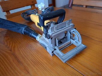 Lamelovacia fréza Dewalt DW682K 600 W - 3