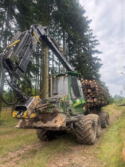 John Deere 810D - 3