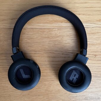 Bezdrôtové slúchadlá JBL Live 460 NC v super stave - 3