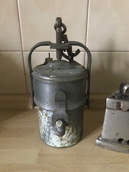 Žehlička, karbidka.Cena spolu. - 3