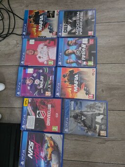 Predam playstation 4 pro 1TB - 3