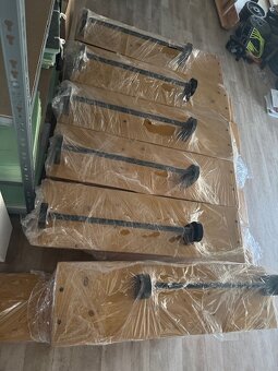 Polica na vešiaky - 3