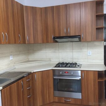 V Seredi prenajmem 3 izbový byt - 3