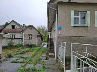 Na predaj rodinný dom s veľkým pozemkom 2303 m2 v obci Hradi - 3