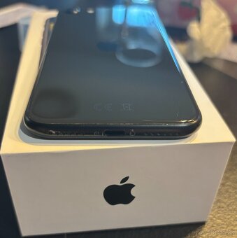 📱 Predám iPhone SE 2020 – 128 GB | Dobrý stav | 115 € - 3