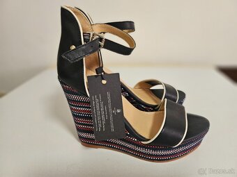 Tommy Hilfiger sandále - 3