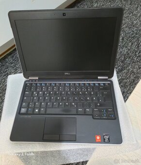 DELL Latitude E7240 - i5 / 4GB RAM / 128 GB SSD / - 3