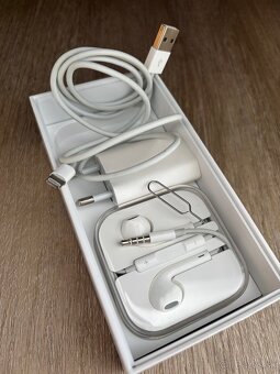 I Phone SE 2016 - 3