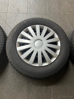 Predam zimnu sadu s plechovymi diskami 215/65 R17. - 3